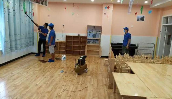 專業(yè)團(tuán)隊(duì)，持證上崗